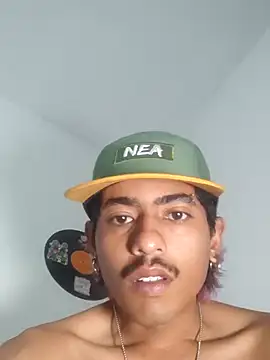 Snapshot of SkinniYamo chatting on October 2025 01:15:02 PM SkinniYamo online show from October 2025 01:15:02 PM