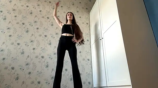 EastLuna online show from October 2025 07:21:02 AM