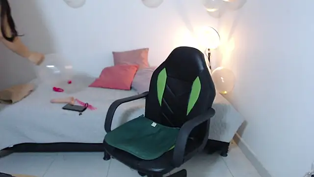 angiedavies10 online show from October 2025 02:41:02 PM