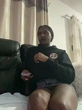 Snapshot of TransGirlBankrollBarbie chatting on November 2025 11:43:02 PM TransGirlBankrollBarbie online show from November 2025 11:43:02 PM