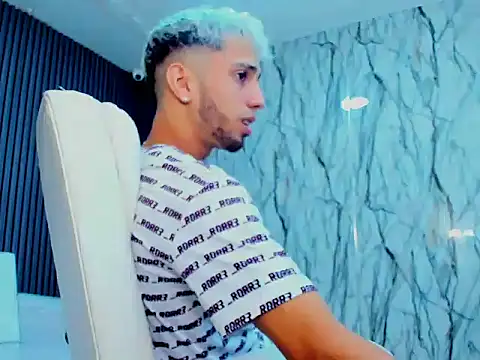 Snapshot of gregori_latin19 chatting on November 2025 12:18:01 PM gregori latin19 online show from November 2025 12:18:01 PM