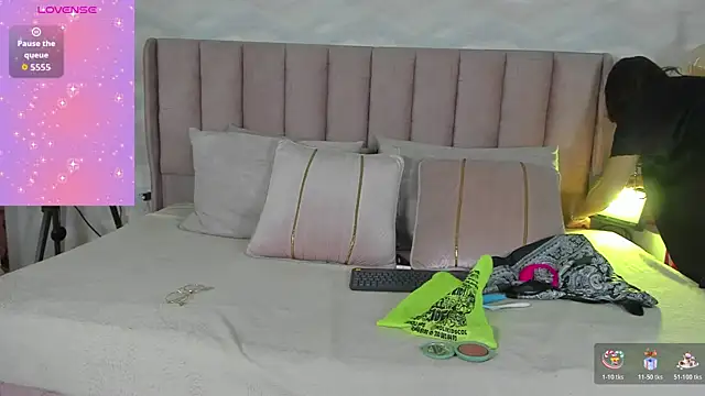 alaya noir  online show from November 2025 12:16:02 PM