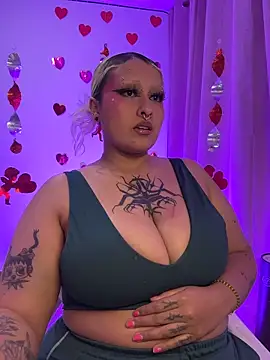 Snapshot of pinkbaddie777 chatting on February 2026 02:48:02 AM pinkbaddie777 online show from February 2026 02:48:02 AM