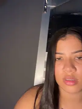 Snapshot of morenahhwy chatting on November 2025 01:48:02 AM morenahhwy online show from November 2025 01:48:02 AM