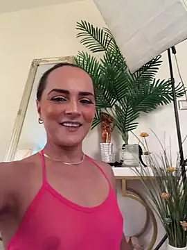 Snapshot of SiennaRosse chatting on June 2026 04:21:02 PM SiennaRosse online show from June 2026 04:21:02 PM