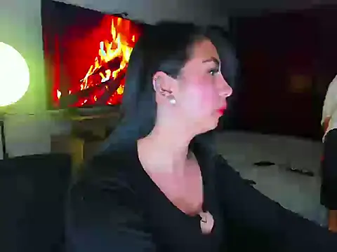 Snapshot of wolf_tatto_couple chatting on October 2025 10:33:01 PM wolf tatto couple online show from October 2025 10:33:01 PM