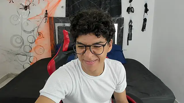 Snapshot of Maximiliano_Khalil chatting on October 2025 07:38:02 PM Maximiliano Khalil online show from October 2025 07:38:02 PM