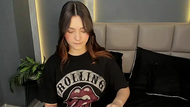 DakotaRussell  online show from December 2025 12:32:01 PM