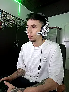 Snapshot of Aron_Jones_ chatting on October 2025 09:27:01 PM Aron Jones online show from October 2025 09:27:01 PM