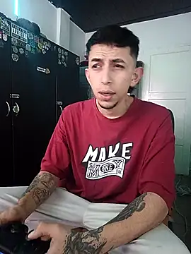 Snapshot of Aron_Jones_ chatting on November 2025 08:33:02 PM Aron Jones online show from November 2025 08:33:02 PM