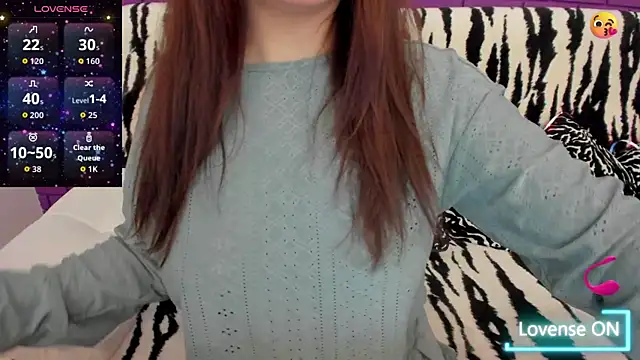 Snapshot of GlowMimi chatting on November 2025 08:42:01 PM GlowMimi online show from November 2025 08:42:01 PM