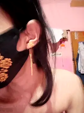 Green LaDY66 online show from April 2026 12:18:02 PM