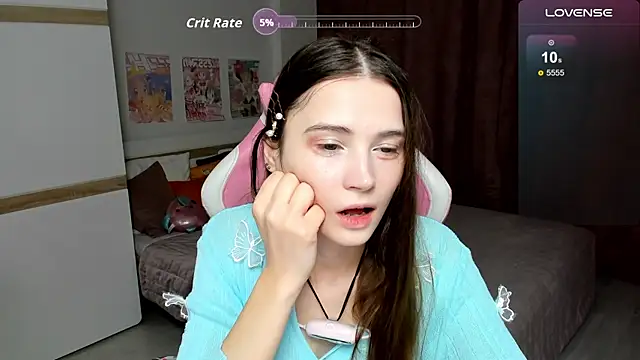 Hana Flo  online show from December 2025 02:15:01 PM