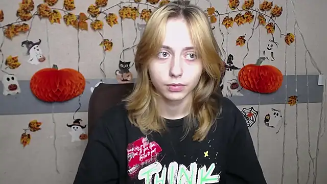 TracyLll online show from November 2025 12:04:01 PM