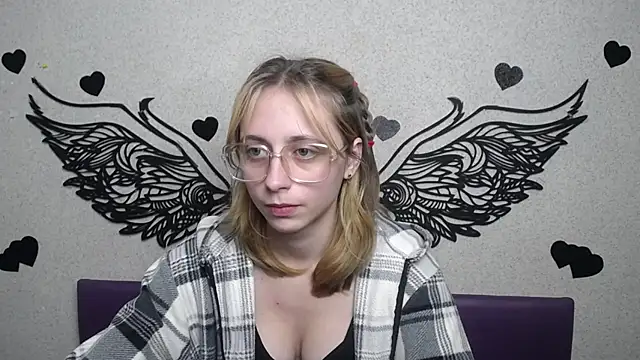 TracyLll online show from November 2025 02:43:02 PM