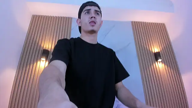 Snapshot of alejo_gray chatting on October 2025 03:53:02 AM alejo gray online show from October 2025 03:53:02 AM