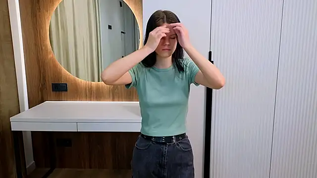 Snapshot of MauraDenis chatting on November 2025 01:51:02 AM MauraDenis online show from November 2025 01:51:02 AM