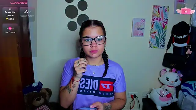 Emma boo online show from November 2025 01:44:02 PM