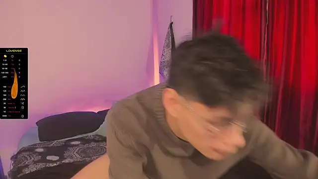 Snapshot of estmonnn chatting on November 2025 09:24:02 PM estmonnn online show from November 2025 09:24:02 PM