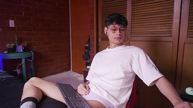 Snapshot of estmonnn chatting on January 2026 02:00:01 PM estmonnn online show from January 2026 02:00:01 PM