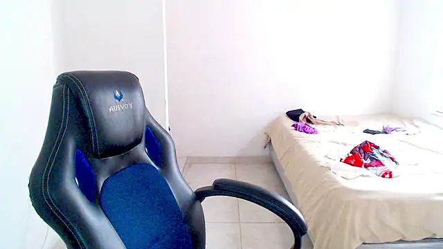 Snapshot of blumblum333 chatting on November 2025 08:20:02 PM blumblum333 online show from November 2025 08:20:02 PM