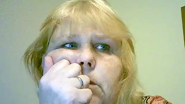 Sylviastar46 online show from November 2025 05:01:02 PM