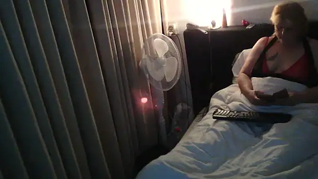 Sylviastar46 online show from December 2025 06:59:02 PM