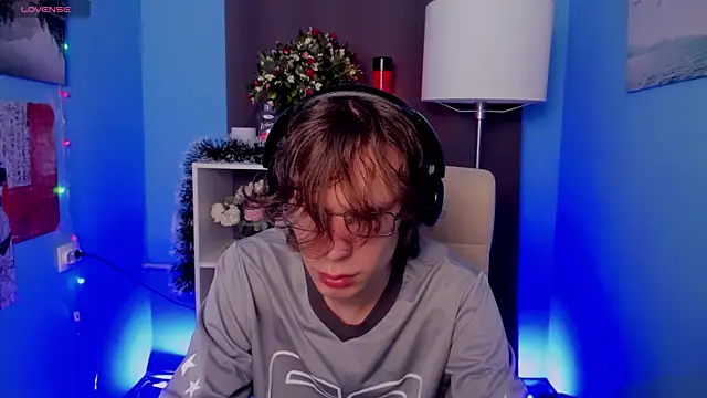 LeoBensyten online show from November 2025 10:09:02 PM