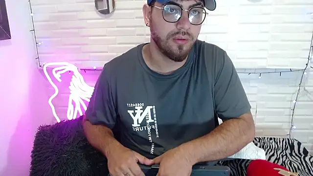 Snapshot of Andrew_Foxx1 chatting on October 2025 01:56:02 PM Andrew Foxx1 online show from October 2025 01:56:02 PM