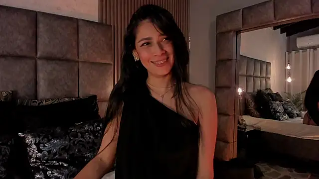 Snapshot of BrigitteVons chatting on November 2025 11:32:01 PM BrigitteVons online show from November 2025 11:32:01 PM