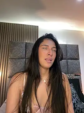 Snapshot of BrigitteVons chatting on April 2026 01:04:01 AM BrigitteVons online show from April 2026 01:04:01 AM