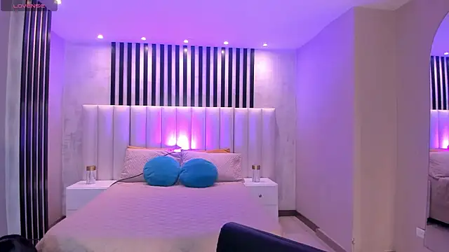 BellaConnorX online show from April 2026 04:13:02 AM