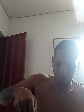 luiguui online show from May 2026 09:00:01 PM