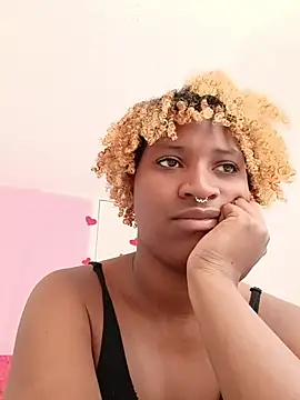 EvonyFoxxx online show from April 2026 06:05:01 PM