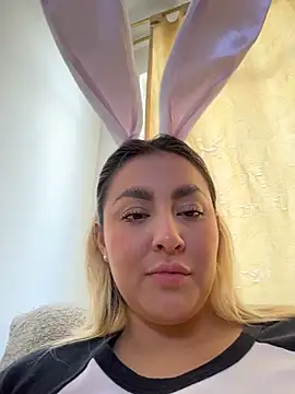 Elina Hills online show from April 2026 06:16:01 PM