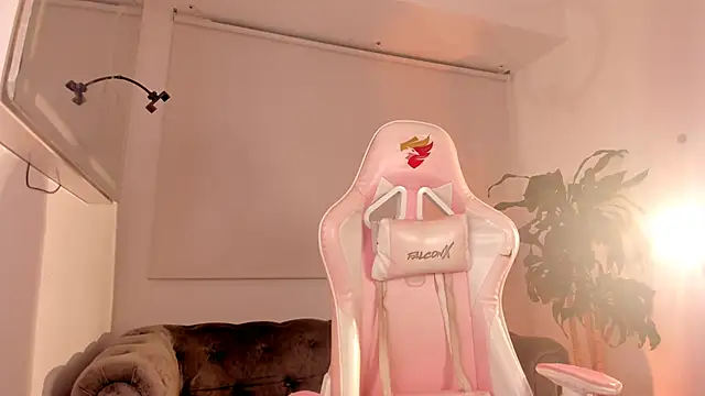 eva  s online show from April 2026 01:34:02 AM