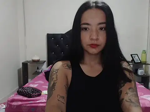 Snapshot of Girlbigtits chatting on November 2025 10:25:02 AM Girlbigtits online show from November 2025 10:25:02 AM