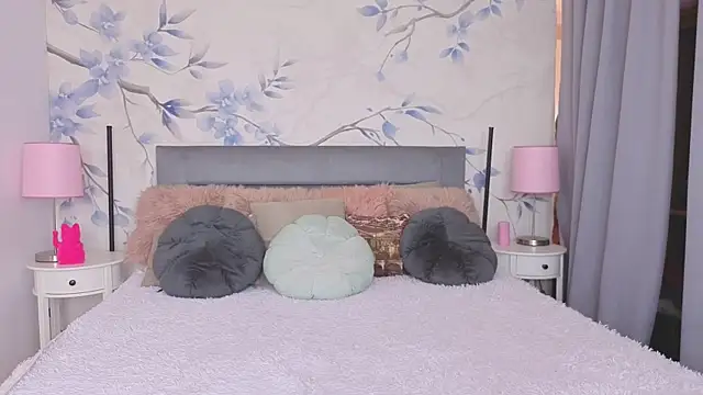 Sandra angel  online show from November 2025 11:15:01 PM