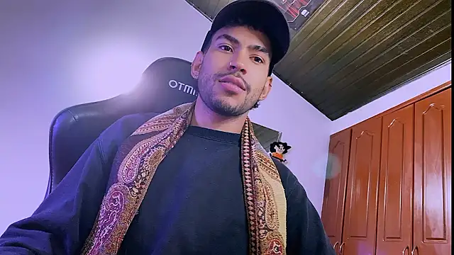 Snapshot of 3v1l chatting on January 2026 11:42:01 PM 3v1l online show from January 2026 11:42:01 PM