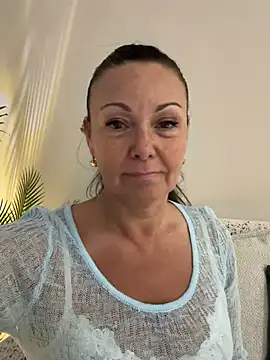 HotLdyllic online show from April 2026 04:07:02 PM