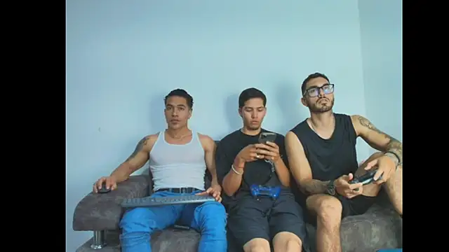 Snapshot of thebadboys05 chatting on November 2025 02:00:01 AM thebadboys05 online show from November 2025 02:00:01 AM