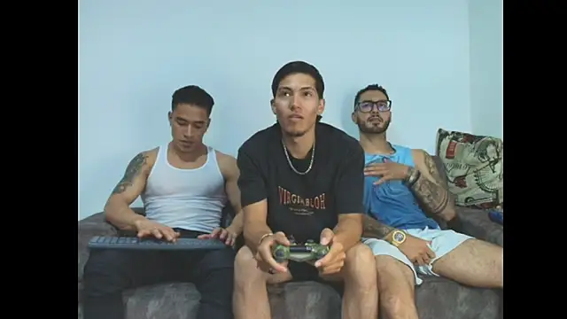 Snapshot of thebadboys05 chatting on November 2025 01:17:01 AM thebadboys05 online show from November 2025 01:17:01 AM