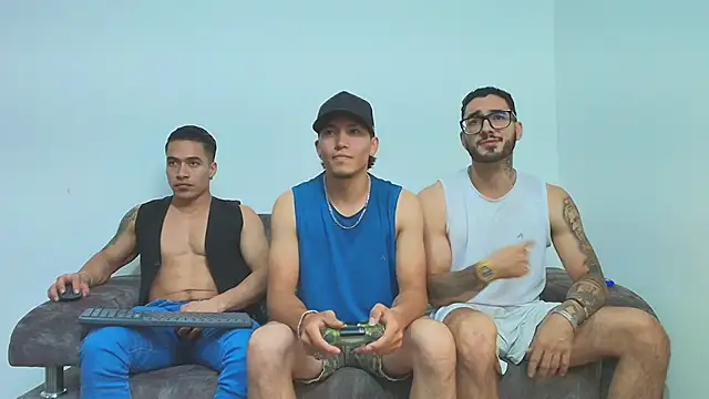 Snapshot of thebadboys05 chatting on November 2025 01:04:01 AM thebadboys05 online show from November 2025 01:04:01 AM