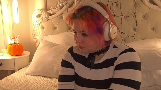 Snapshot of JennyBloom chatting on November 2025 11:11:02 AM JennyBloom online show from November 2025 11:11:02 AM