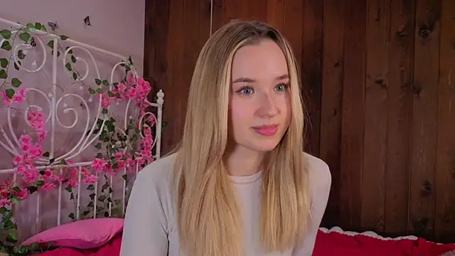 Snapshot of EveMcclearen chatting on November 2025 01:32:01 PM EveMcclearen online show from November 2025 01:32:01 PM