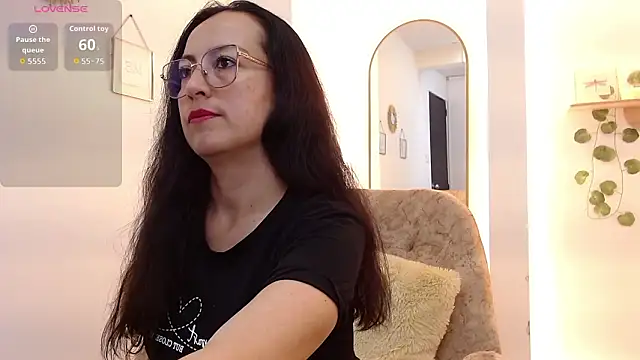 Lauryn Jones online show from February 2026 07:08:01 PM