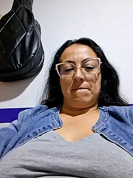 Lauryn Jones online show from July 2026 04:03:01 AM