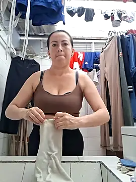 Lauryn Jones online show from July 2026 06:47:01 PM
