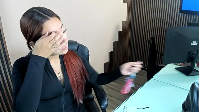 desk desire online show from December 2025 11:16:02 AM