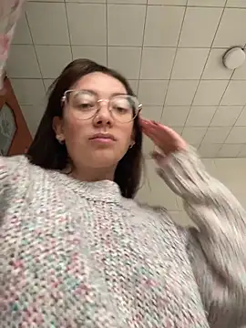 Snapshot of Engel_fiiree chatting on November 2025 12:18:02 PM Engel fiiree online show from November 2025 12:18:02 PM